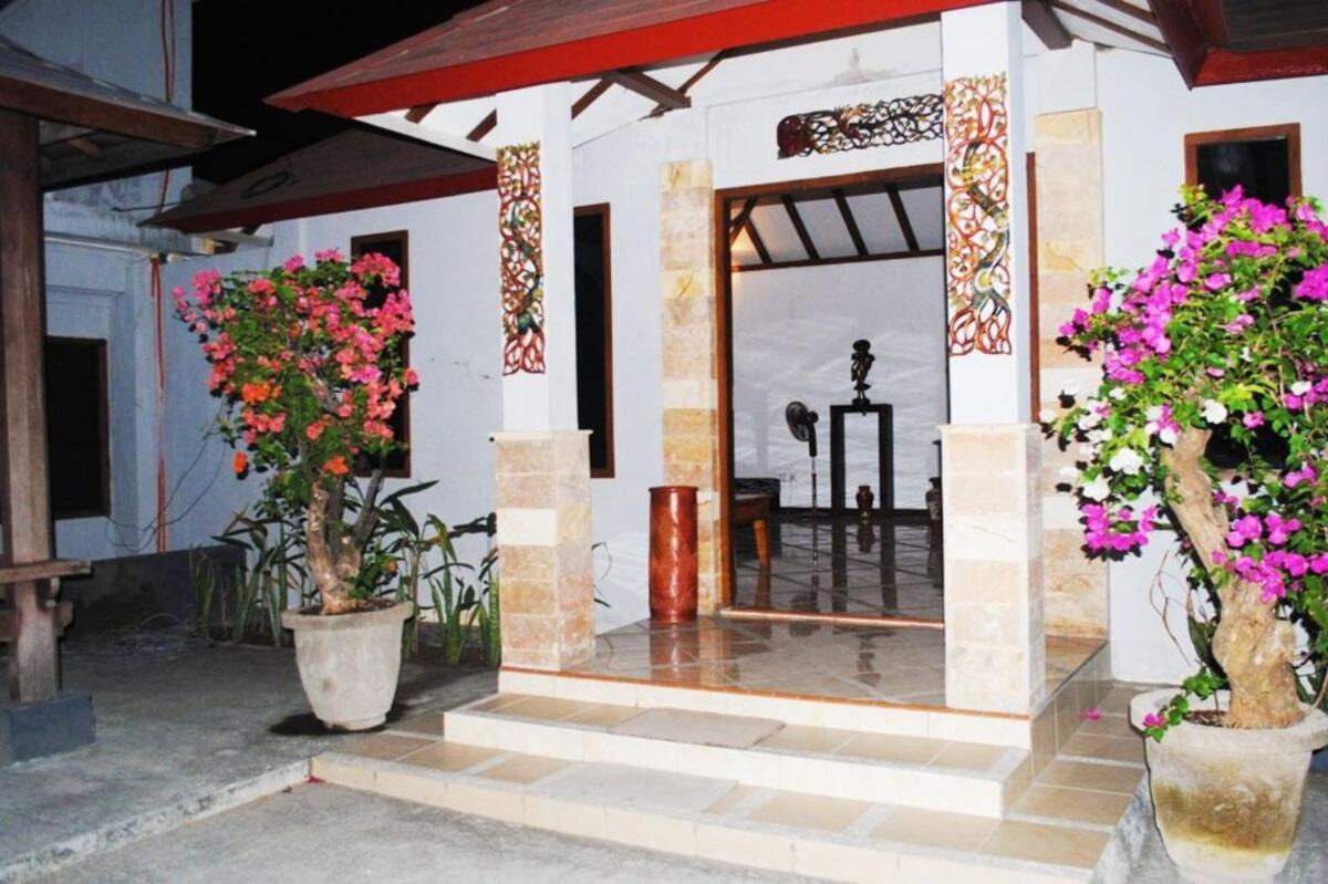 Lombok Beach Hotel Montongbuwoh Экстерьер фото